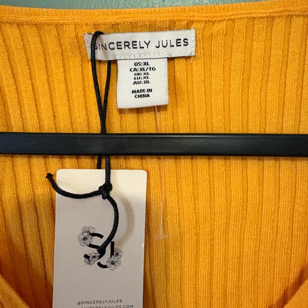 Yellow V-Neck Ribbed Knit Top - Picture 4 of 5